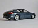 1:18 Welly Platinum Porsche Panamera S 2009 Azul metálico. Subida por Ricardo